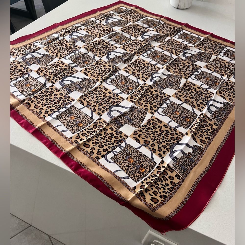 Scarf leopard‎ print chain & money pattern 37" women's multiclor